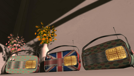 New Retro Style Radios ~ Use The Pre-set Channels or Add Your Own